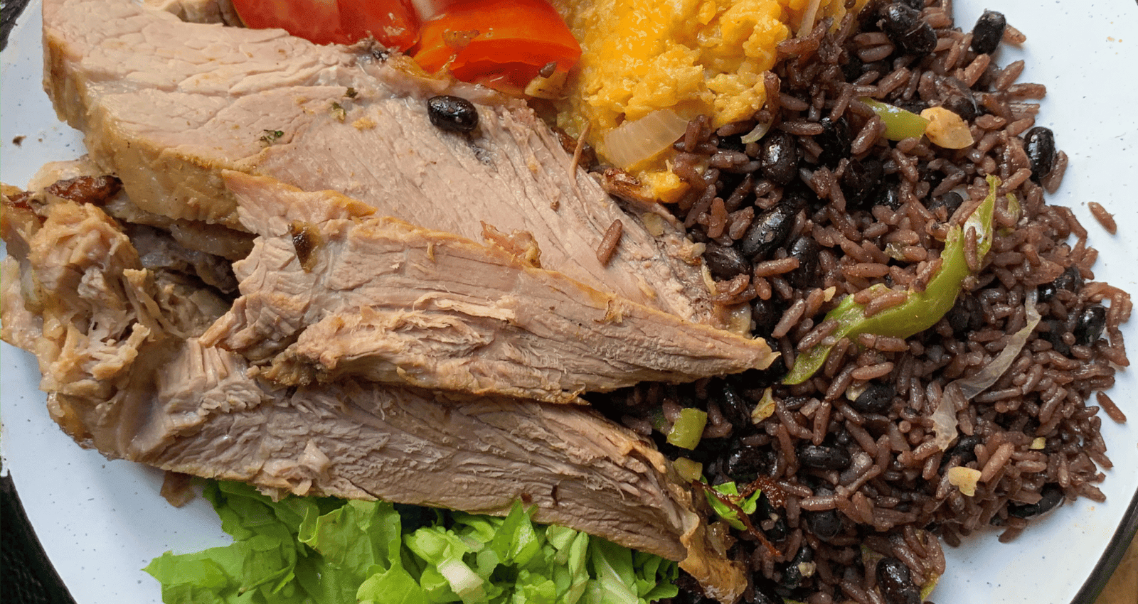 El Congrí y Puerco Mechado que Selló el Trato